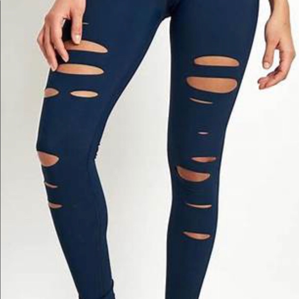 Alo Yoga ripped goddess leggings EUC